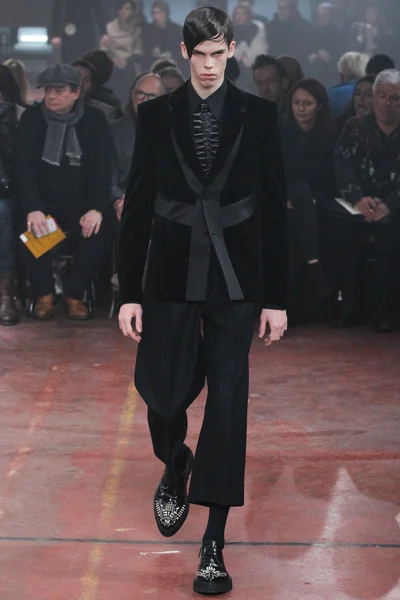 Look 30